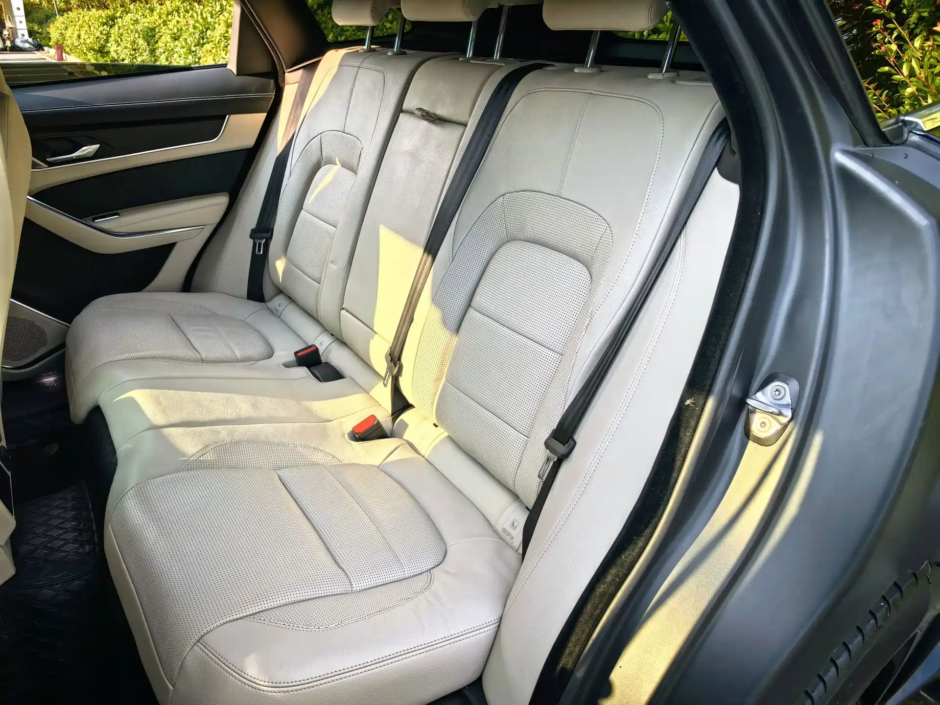 Photo 11 - Jaguar F-PACE