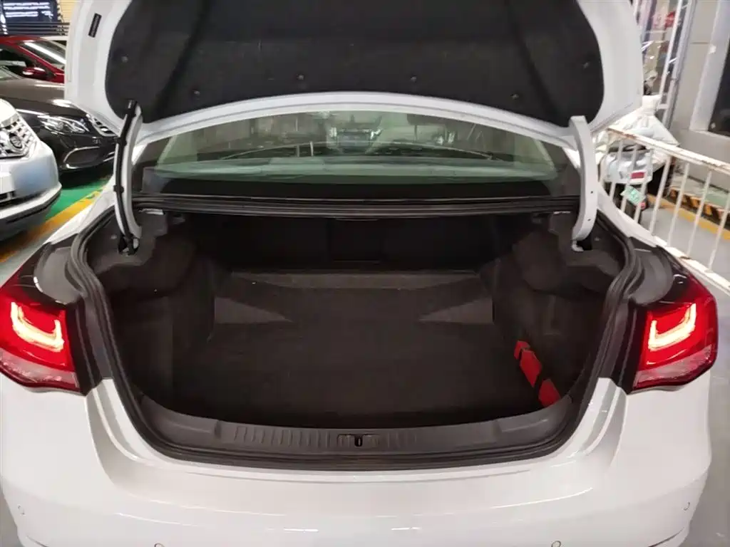 Chevrolet Malibu 2017 1.5T Automatic Comfort Edition фото 19