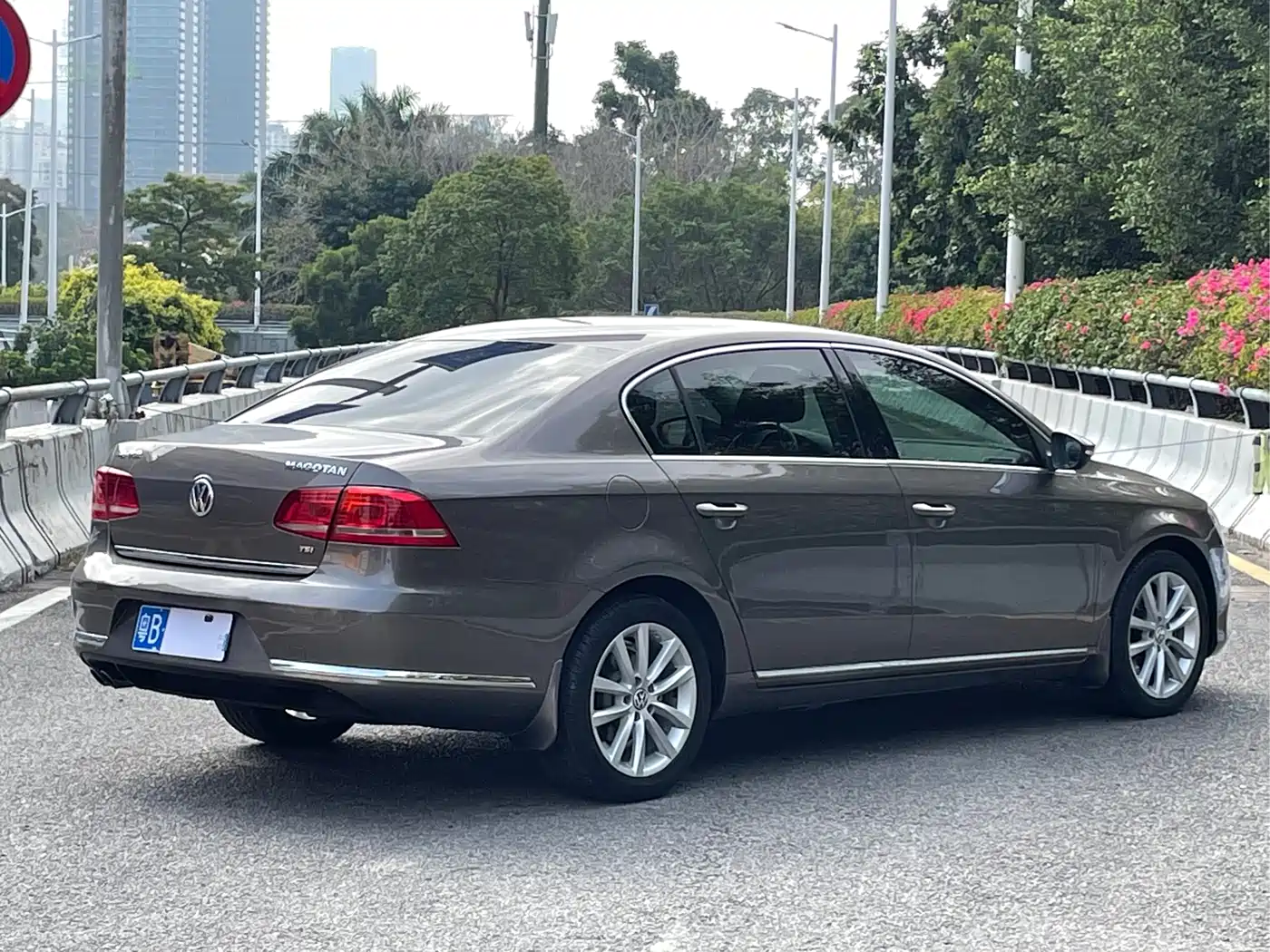 Volkswagen Magotan 2013 2.0TSI Premium фото 3