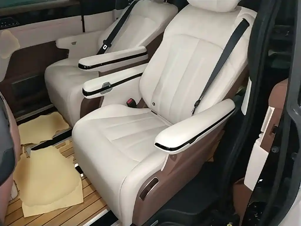 BYD Xia 2025 DM-i 1.5T 180km Surpass Edition фото 17