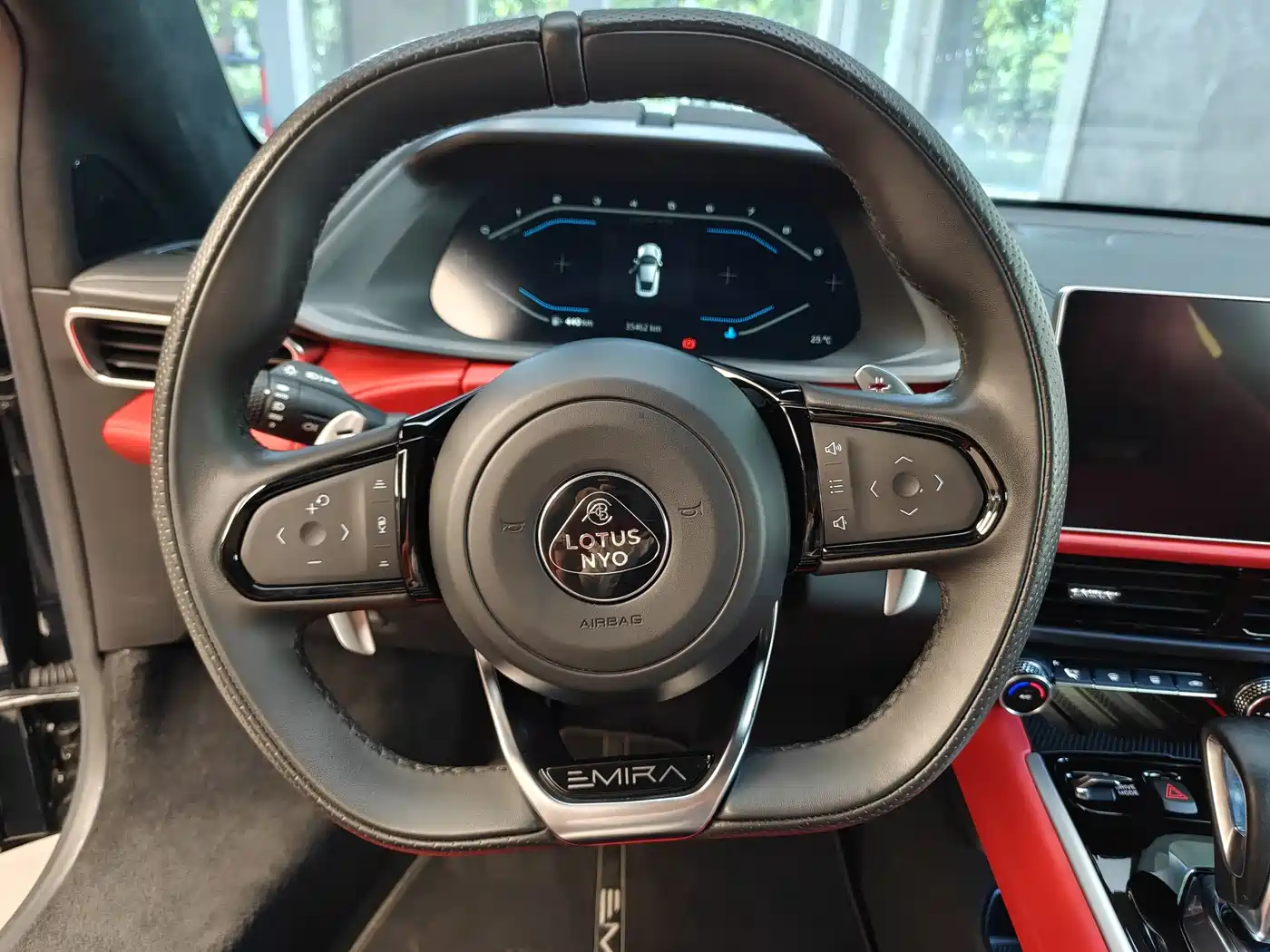 Lotus Cars EMIRA 2021 2.0T DCT First Edition фото 16