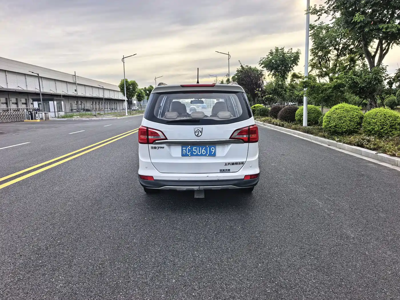 Baojun 730 2015 2016 1.5L Manual Comfort 7-seater China V