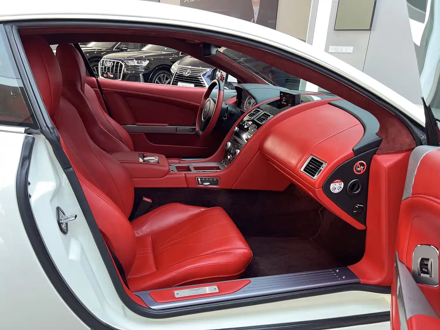 Aston Martin DB9 2013 6.0L Coupe фото 12