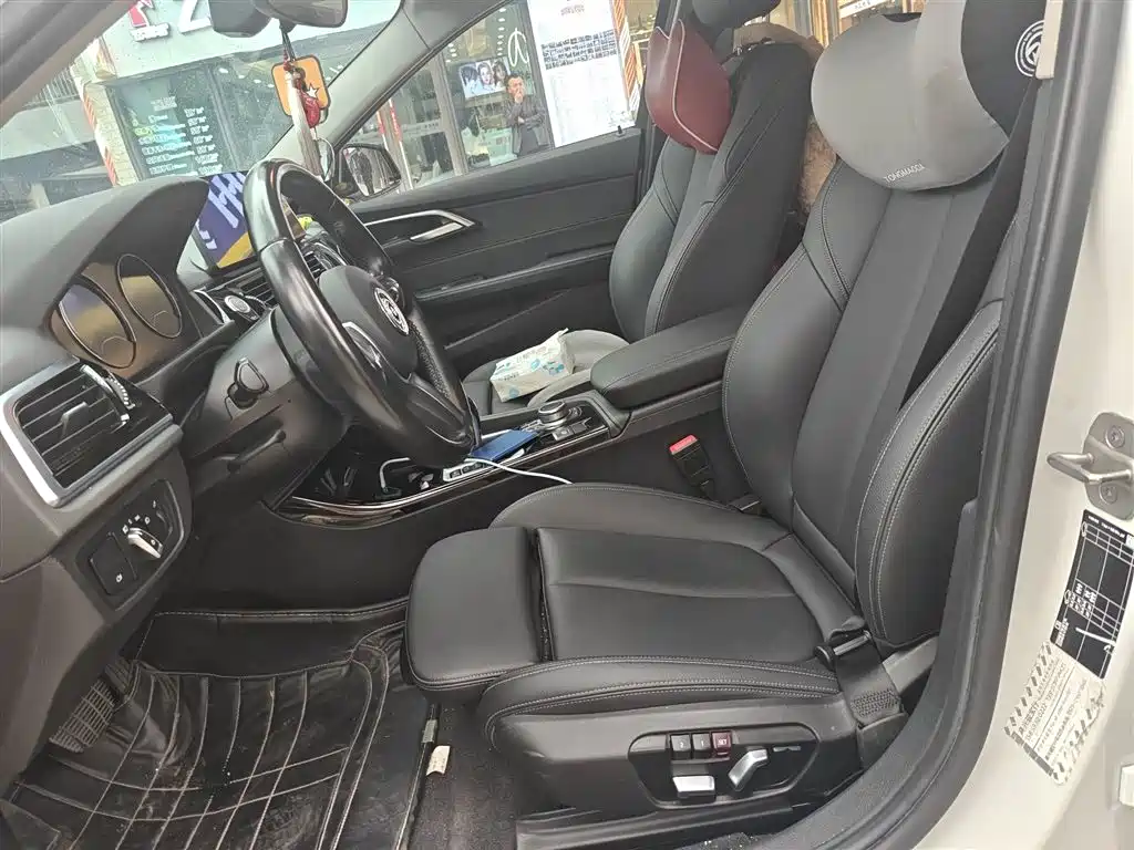 BMW 1 Series 2022 120i M Sport Shadow Edition фото 11