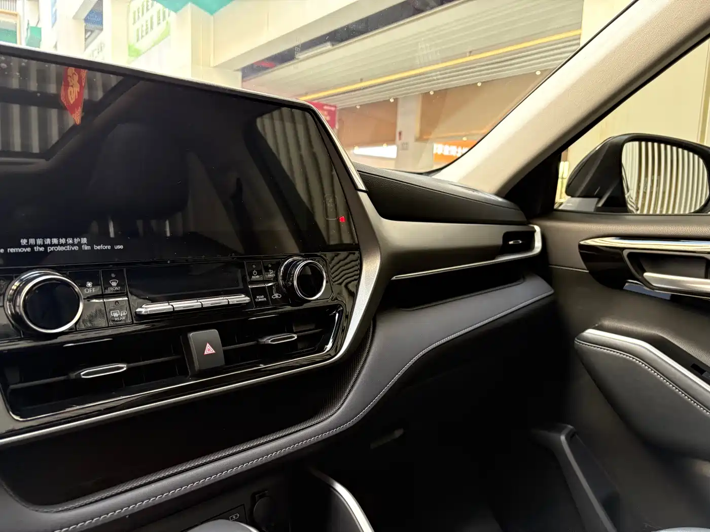 Toyota Highlander 2023 2.5L Smart Hybrid Dual Engine AWD Premium 7-Seater фото 8