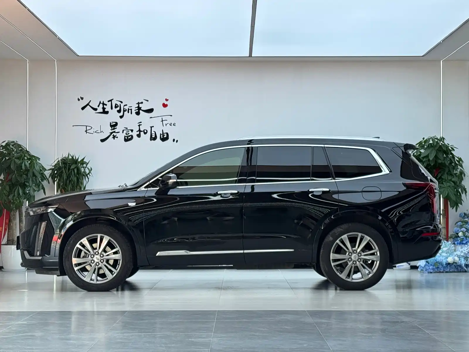 Photo 20 - Cadillac XT6