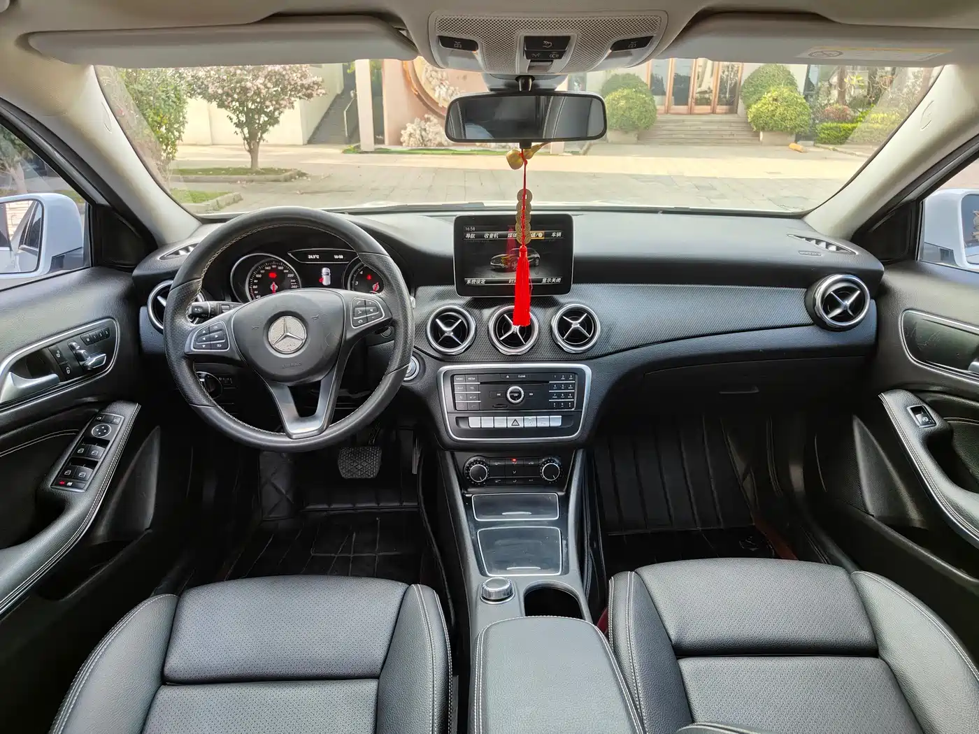 Mercedes-Benz GLA 2018 GLA 200 Dynamic фото 6
