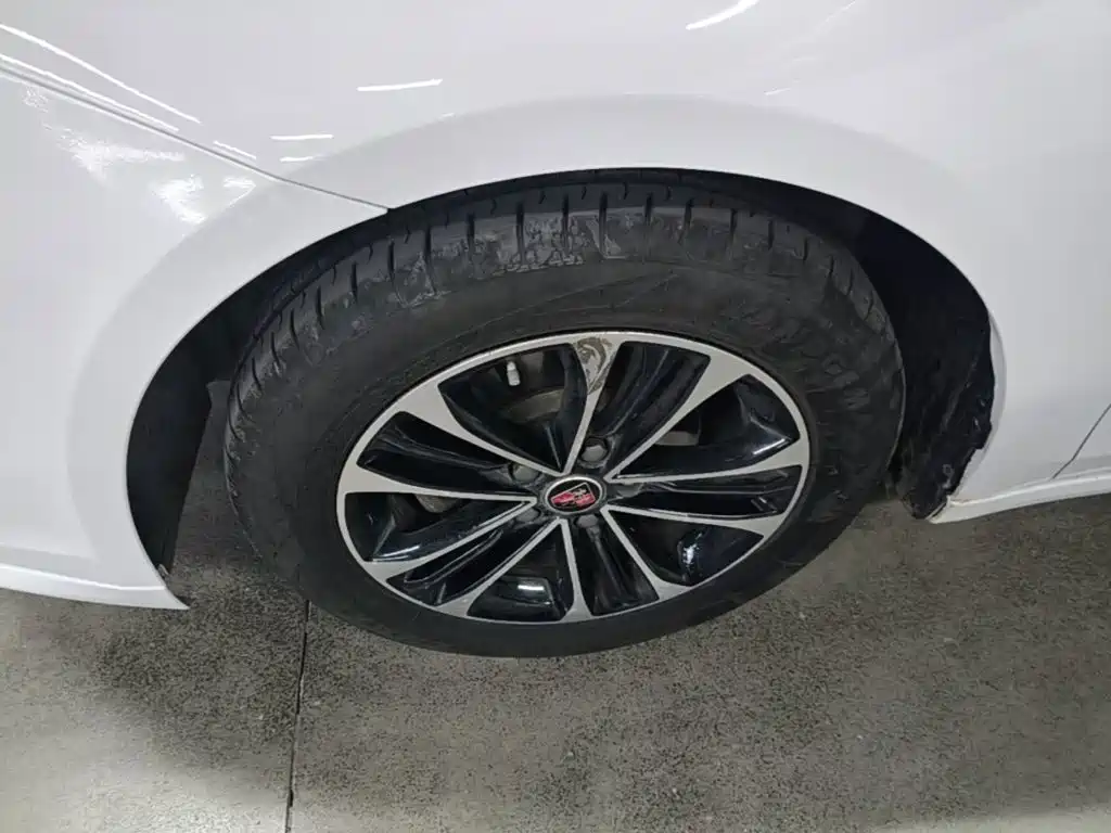 Roewe i6 2021 2020 PLUS 1.6L CVT 4G Connected Glory Luxury Edition
