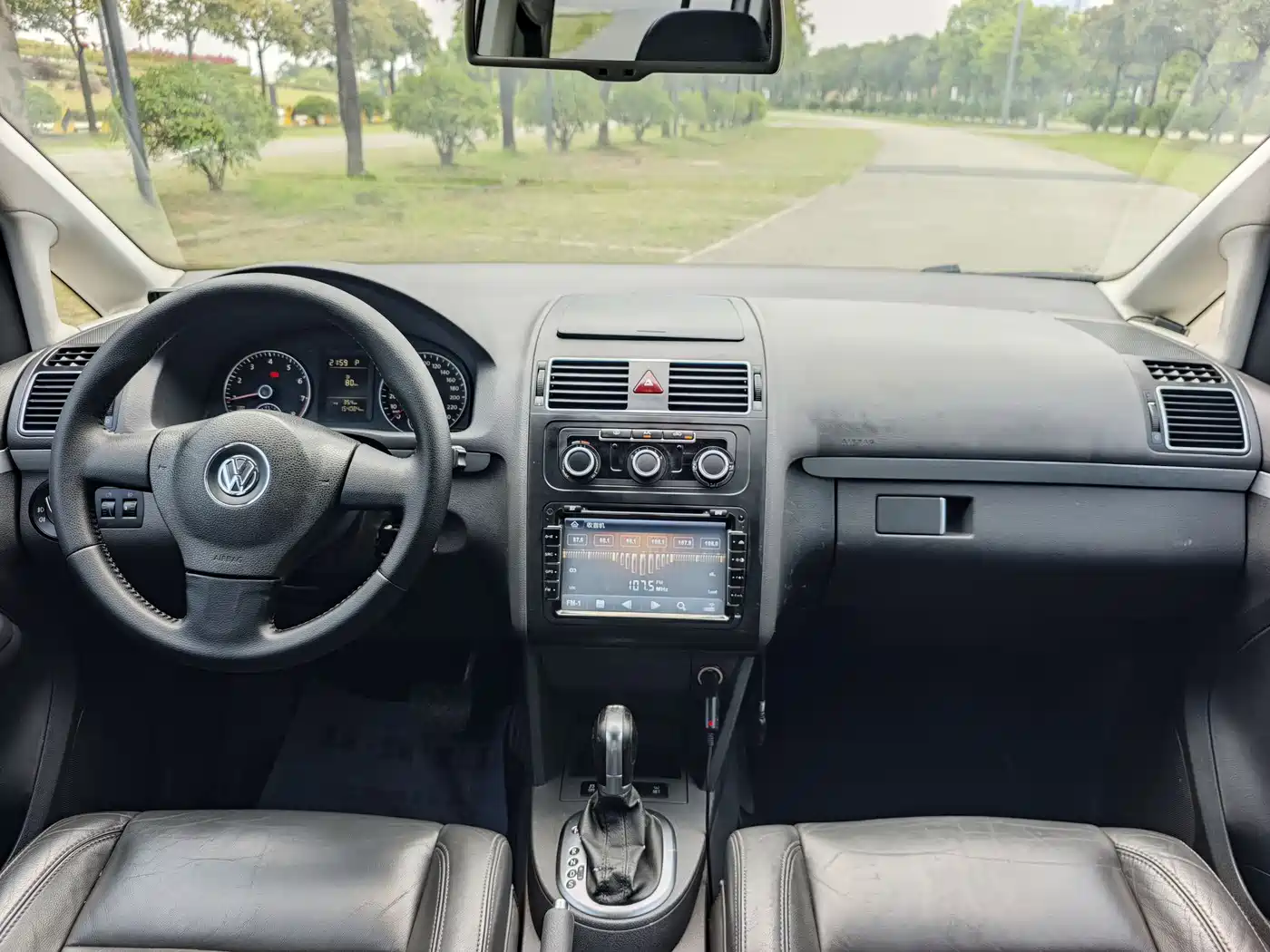 Volkswagen Touran 2015 1.4T DSG Comfort Edition 5-seater фото 20