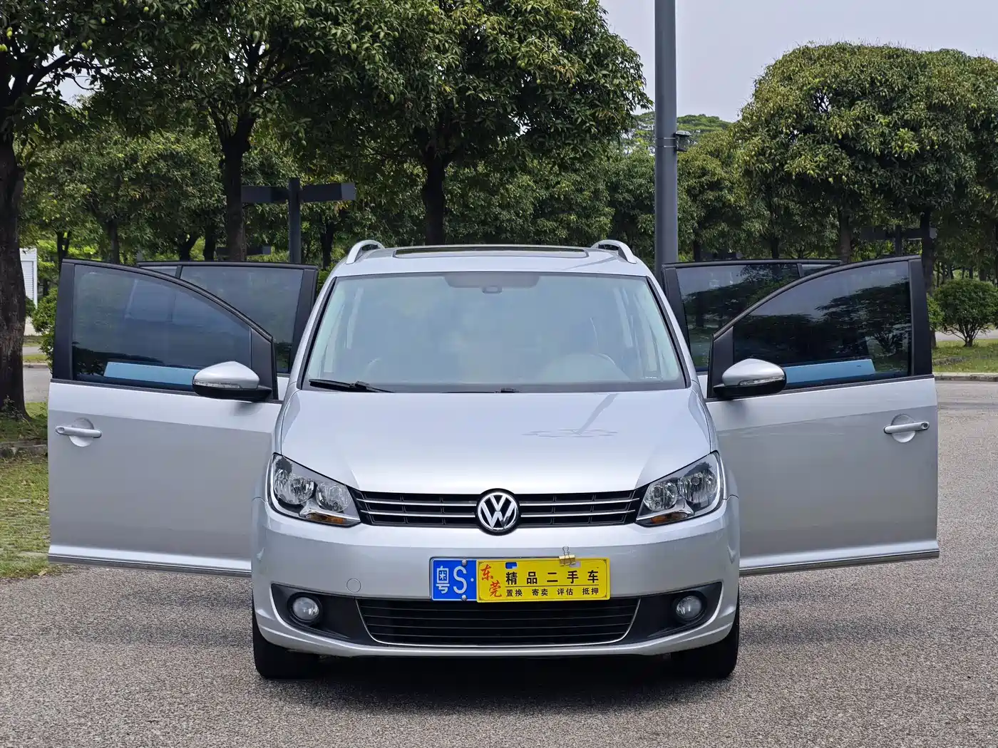 Volkswagen Touran 2015 1.4T DSG Comfort Edition 5-seater фото 11