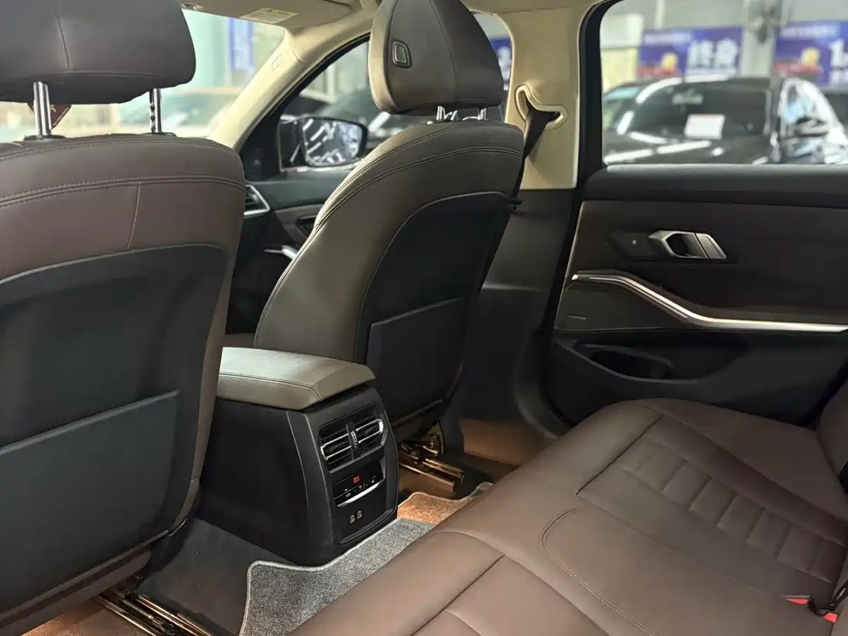 BMW 3 Series 2020 325i M Sport Black Night Package фото 16