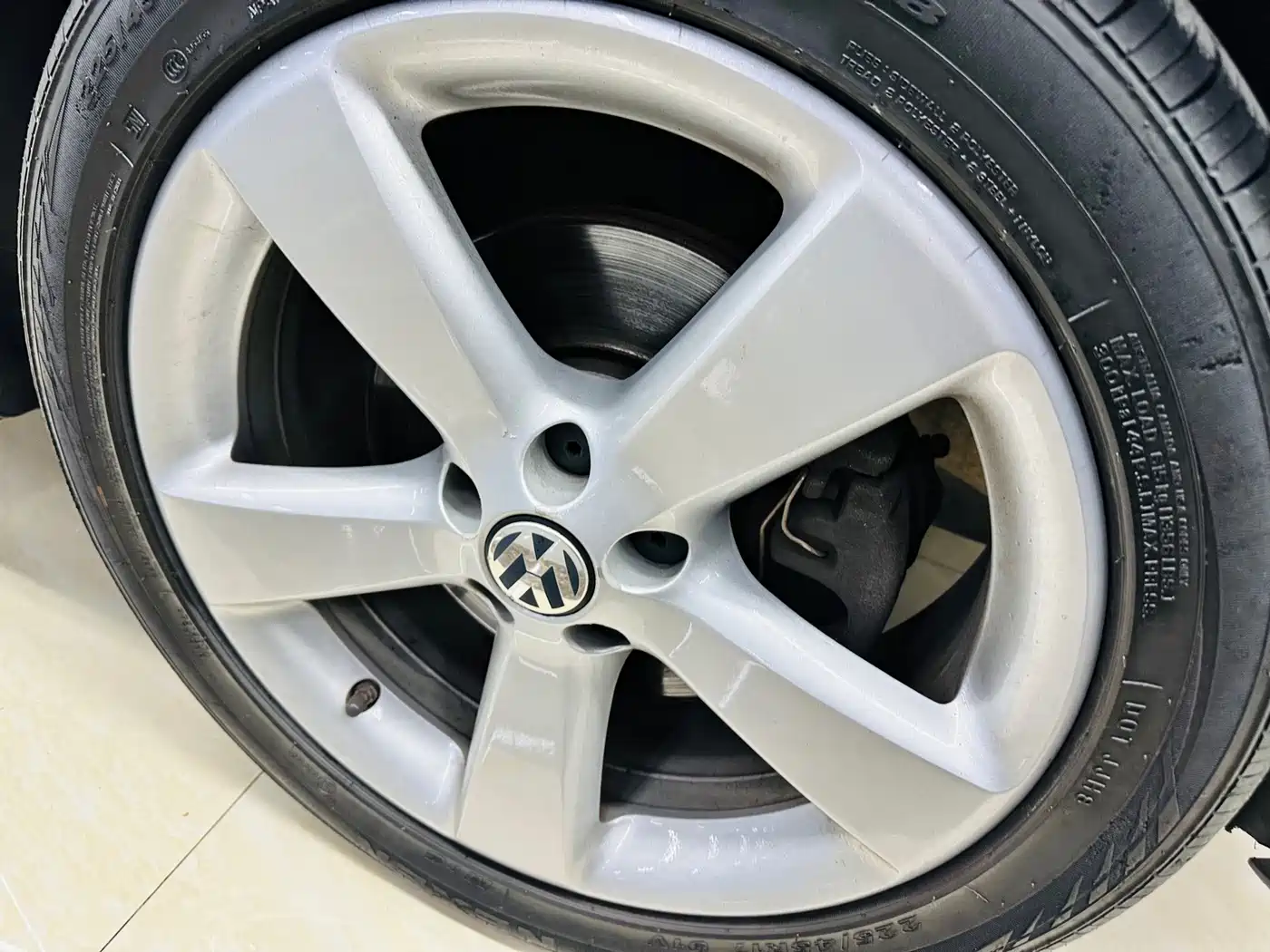 Volkswagen Beetle 2010 1.8T BlackOrange Luxury Edition фото 10