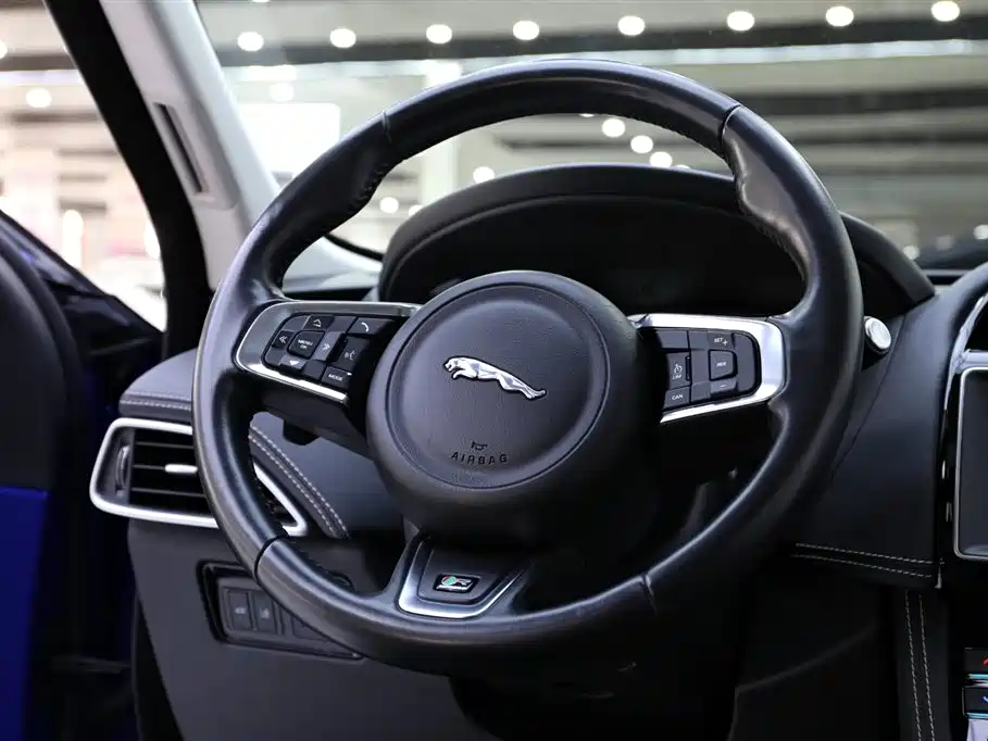 Jaguar F-PACE 2018 3.0 SC 4WD R-Sport Edition фото 11