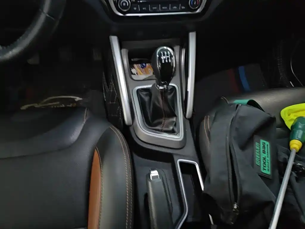 Фото 14 - Geely Vision X3