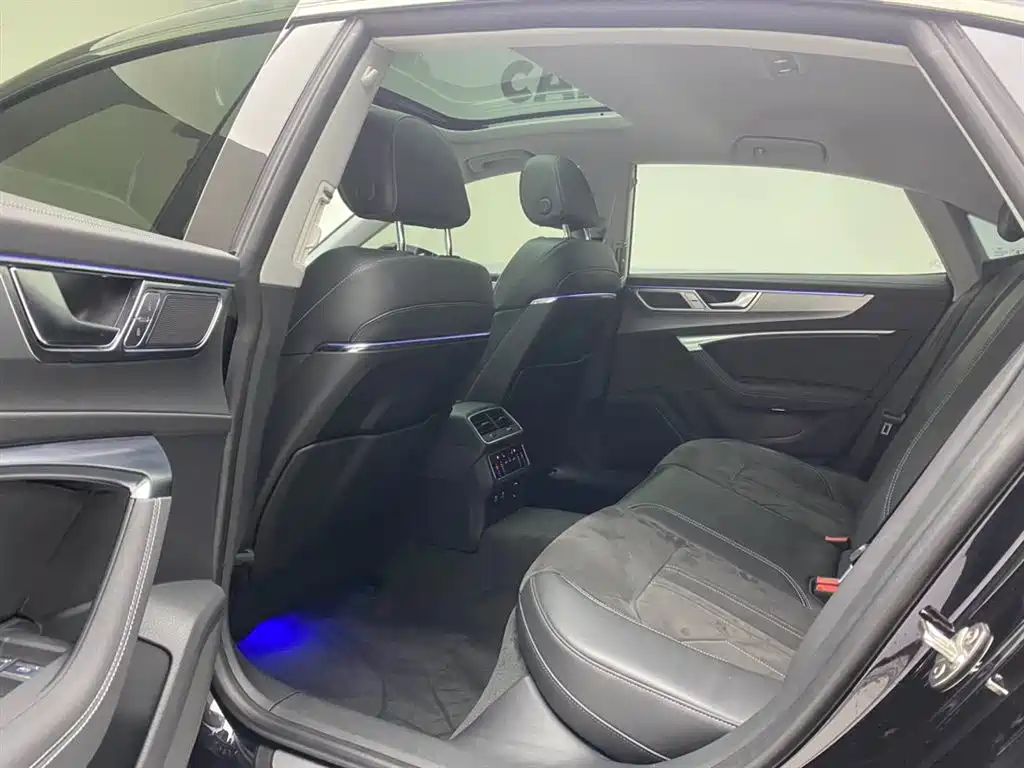 Audi A7L 2024 45 TFSI Luxury фото 23