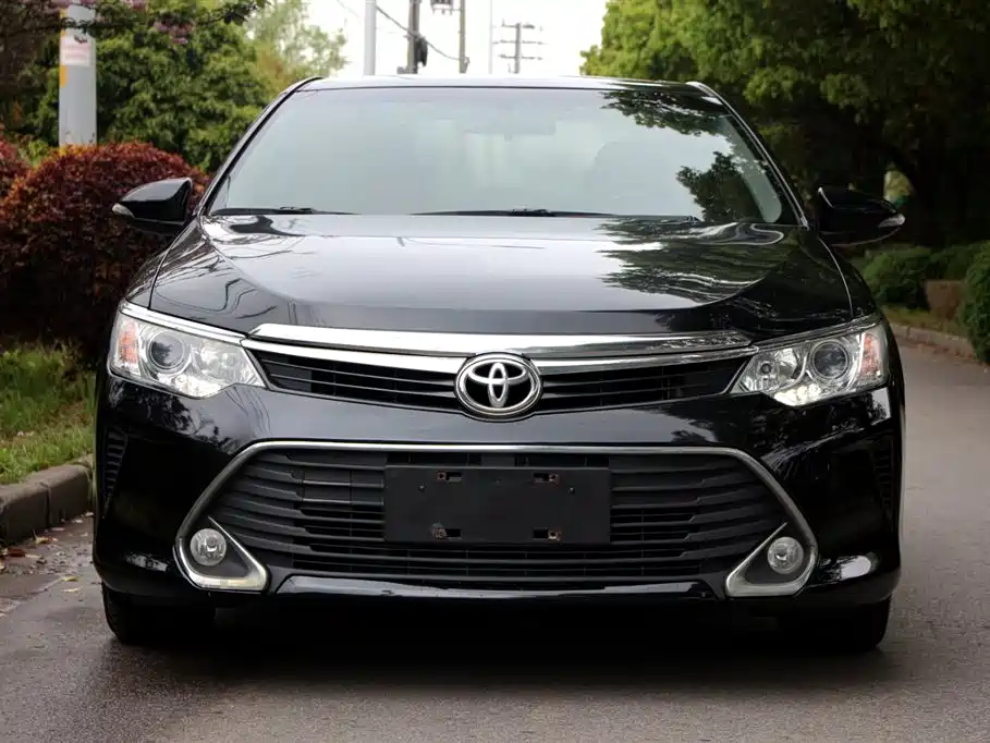 Toyota Camry 2016 2.0G 10th Anniversary Leading Edition фото 2