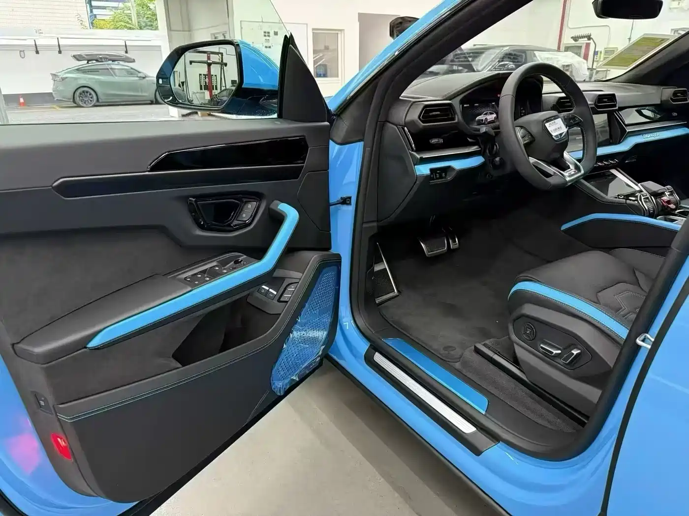 Lamborghini Urus SE 2025 4.0T Standard Edition фото 4