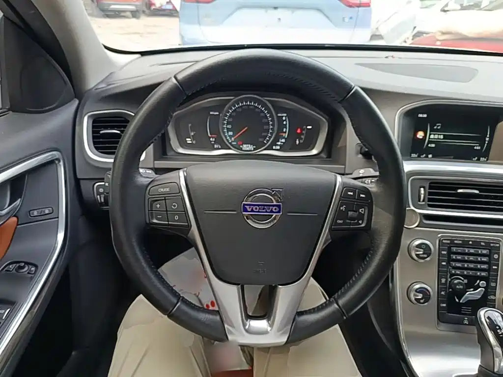 Фото 11 - Volvo S60