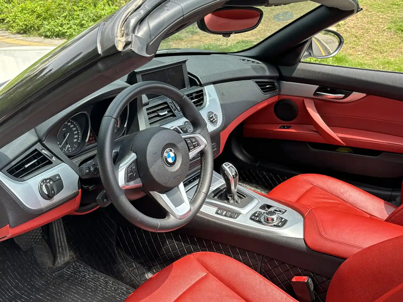 BMW Z4 2012 sDrive20i Leading фото 17