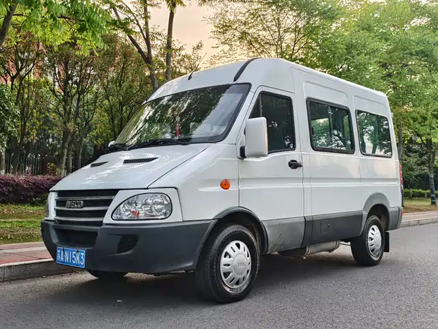  Iveco Iveco Bodhi 2013 3.0T-A42 Passenger High Roof F1C