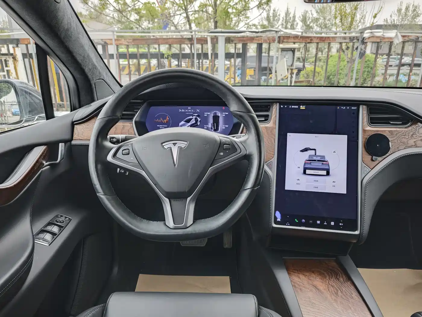 TESLA MODEL X