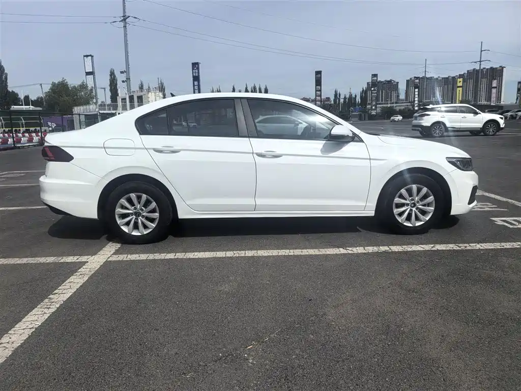 VOLKSWAGEN BORA