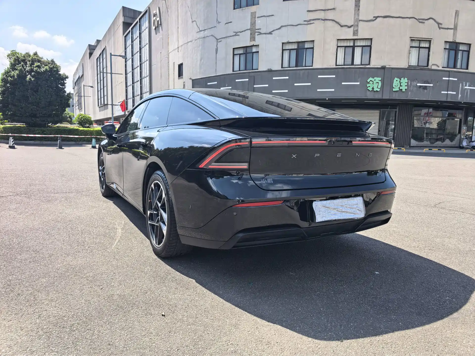 Фото 11 - XPeng P7+