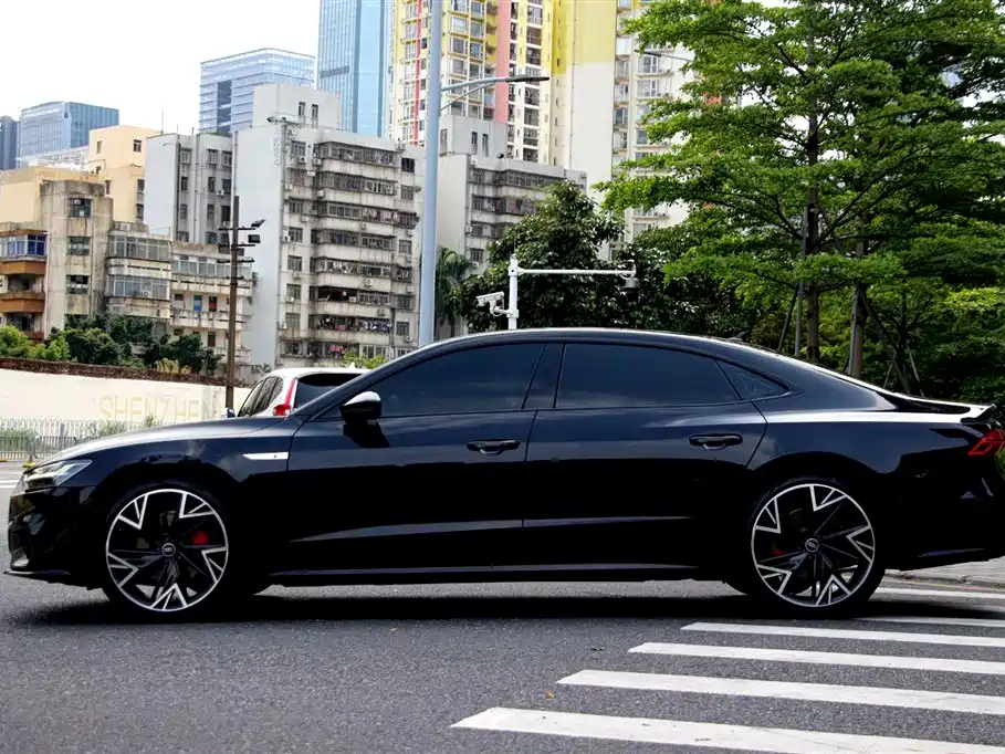 Audi A7L 2024 45 TFSI quattro S-line Black Warrior Edition фото 3