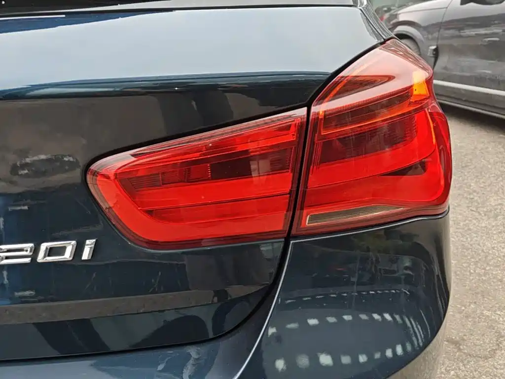 Photo 8 - BMW 1 Series (Import)