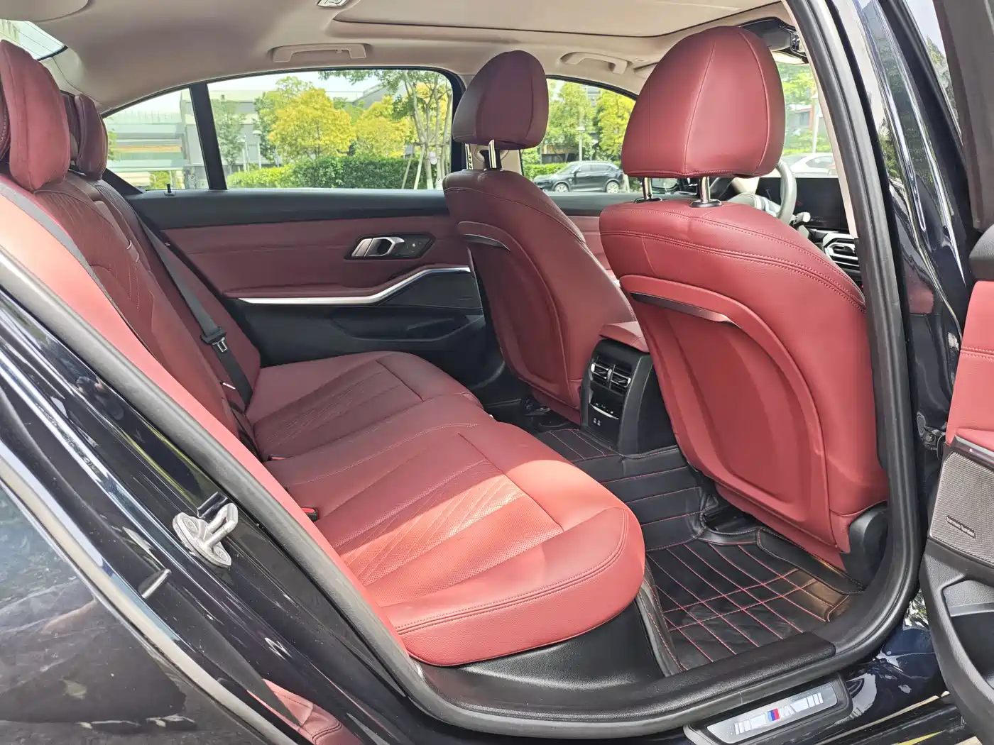 BMW 3 Series 2023 325Li M Sport Black Night Package фото 12