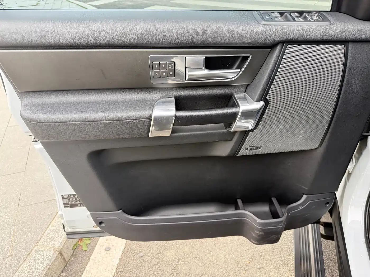 Land Rover Discovery 2016 3.0 SC V6 HSE фото 12