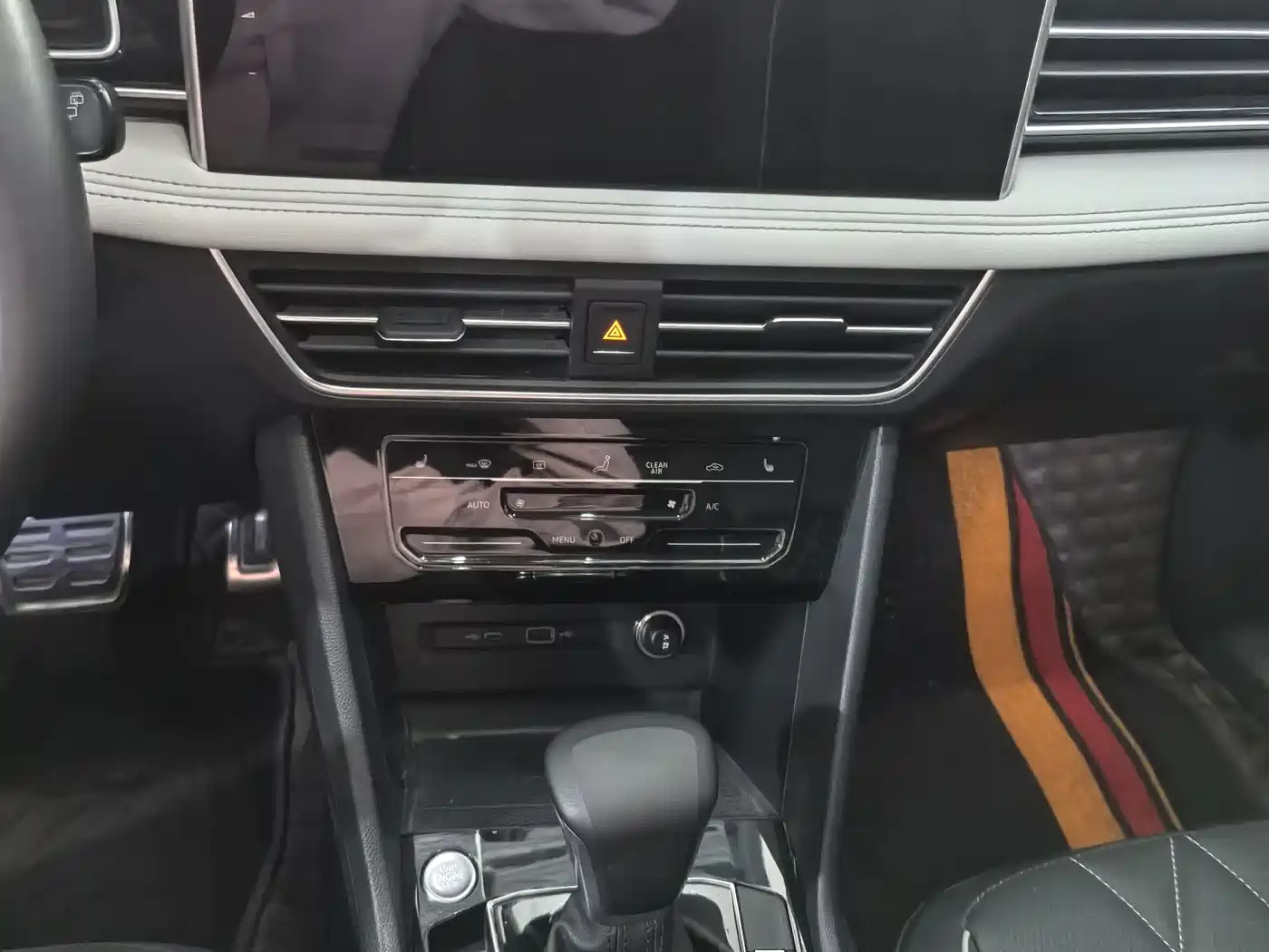 Volkswagen Tiguan L 2023 330TSI Auto 2WD R-Line Premium Edition фото 10