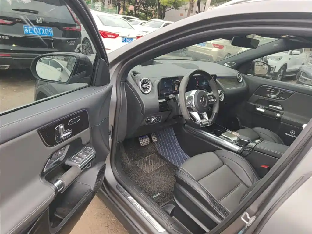 MERCEDES-BENZ GLA AMG