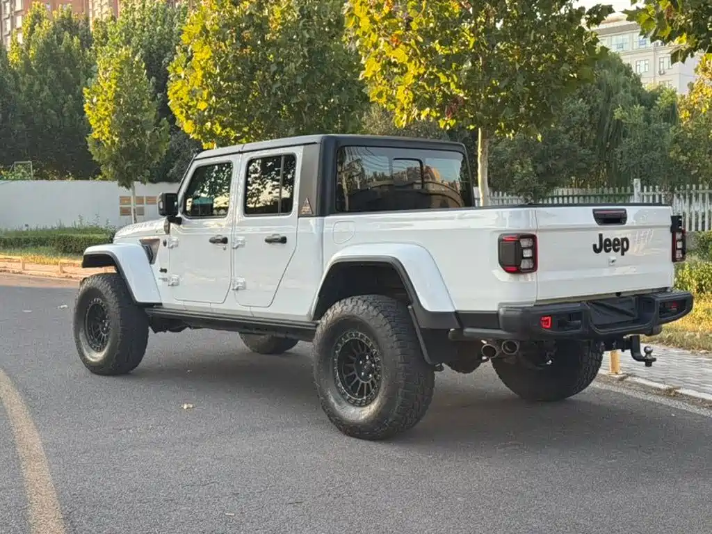 2023 Jeep Gladiator