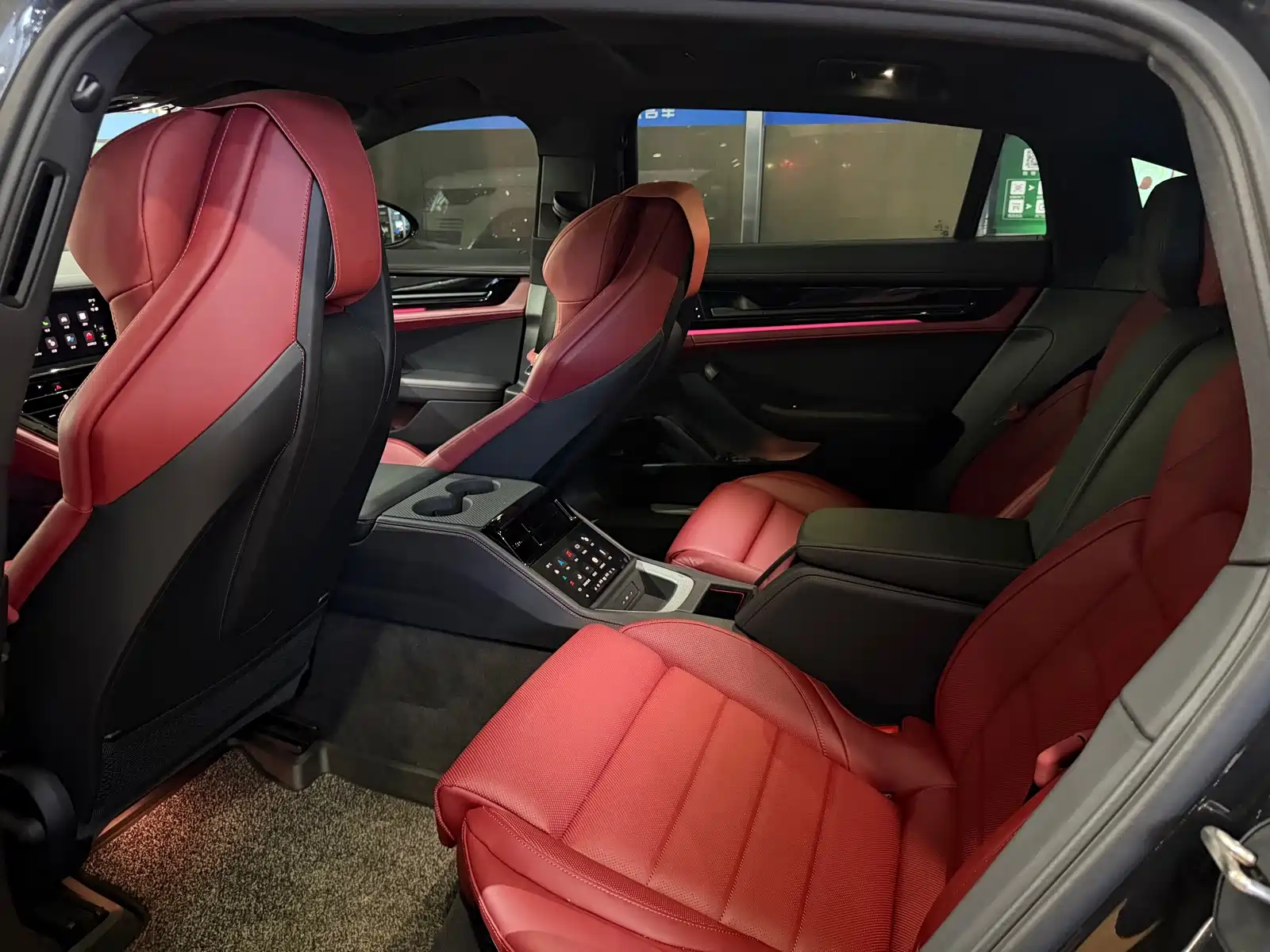 Photo 5 - Porsche Panamera
