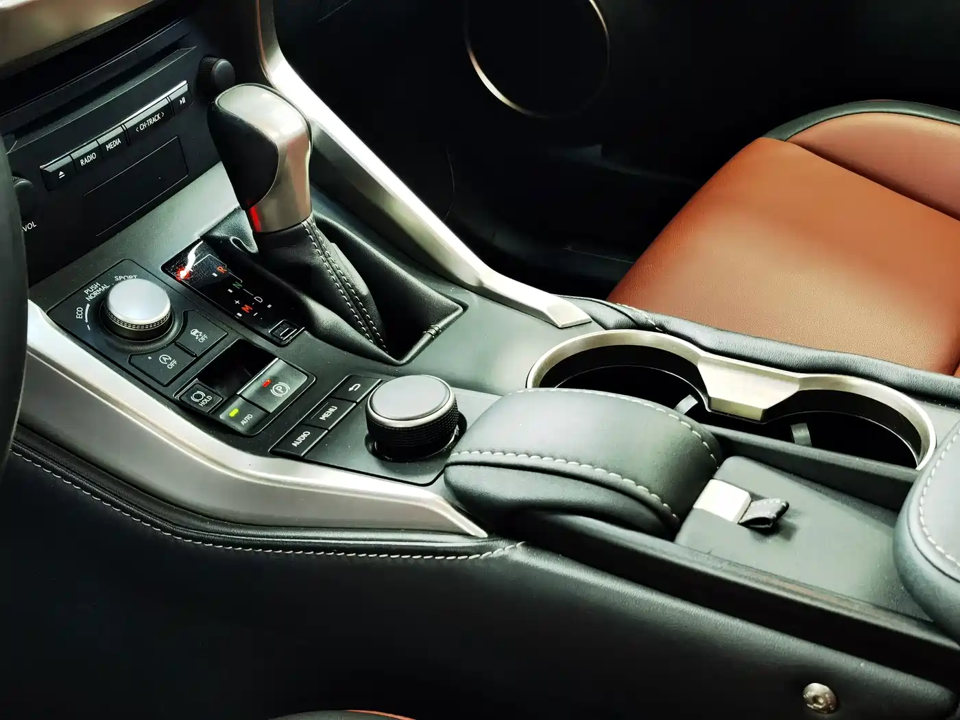 Фото 10 - Lexus NX