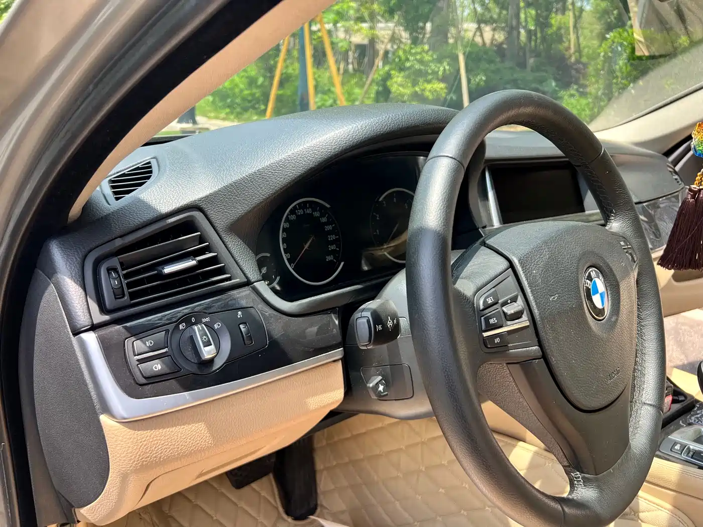 BMW 5 Series 2011 523Li Luxury фото 19