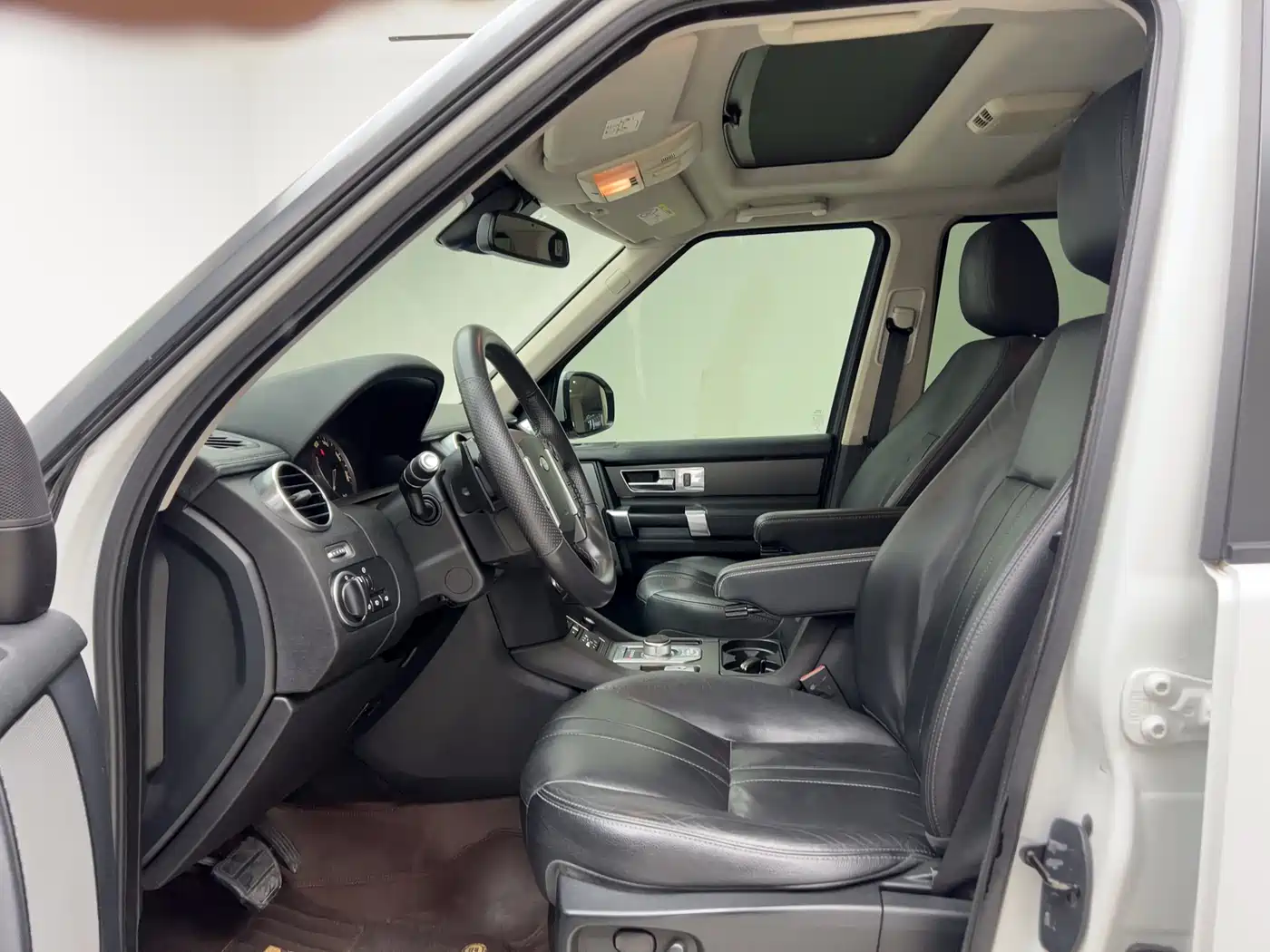 Land Rover Discovery 2014 3.0 SC V6 SE фото 6
