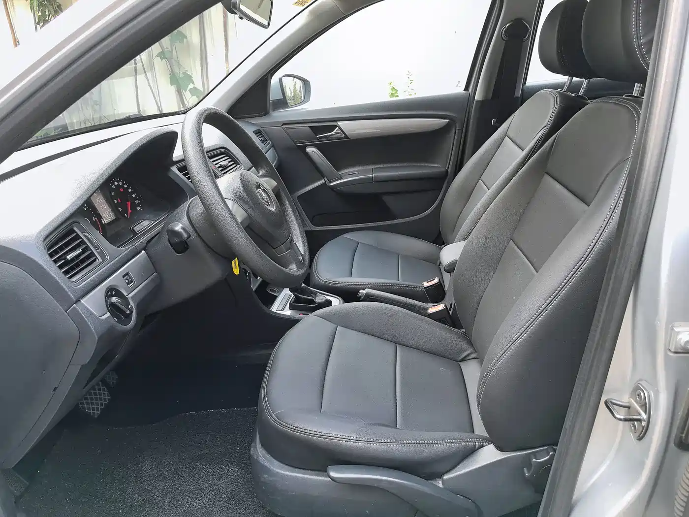 Volkswagen Lavida 2013 1.6L Automatic Trend Edition фото 9