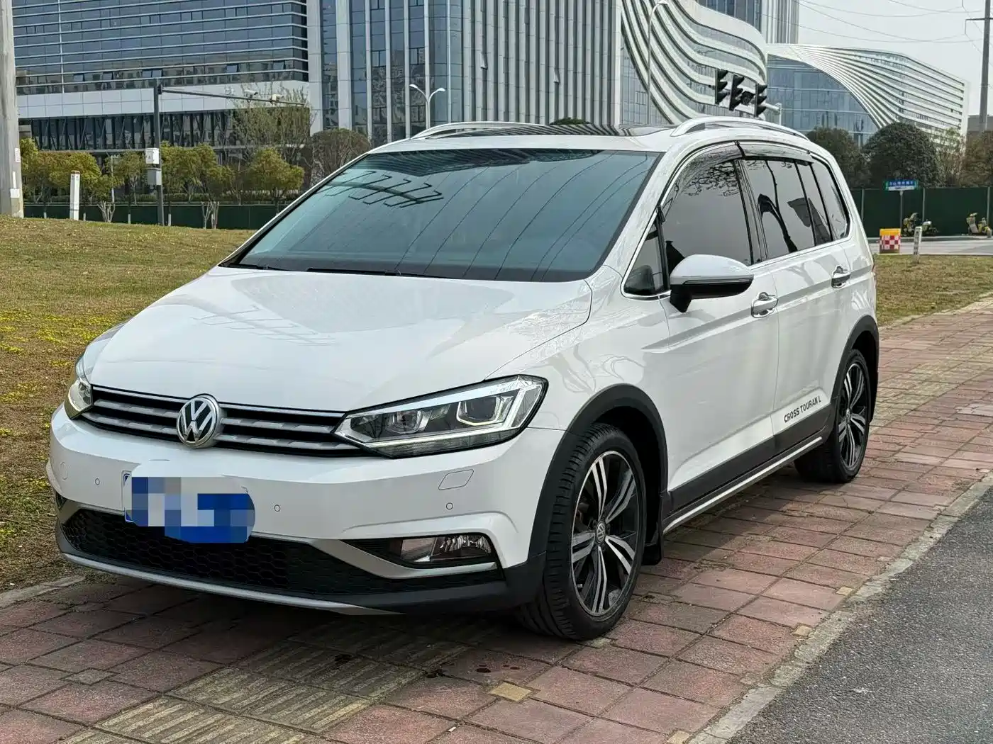Volkswagen Touran 2018 Touran L 280TSI DSG Cross Edition 6-seater China VI фото 3