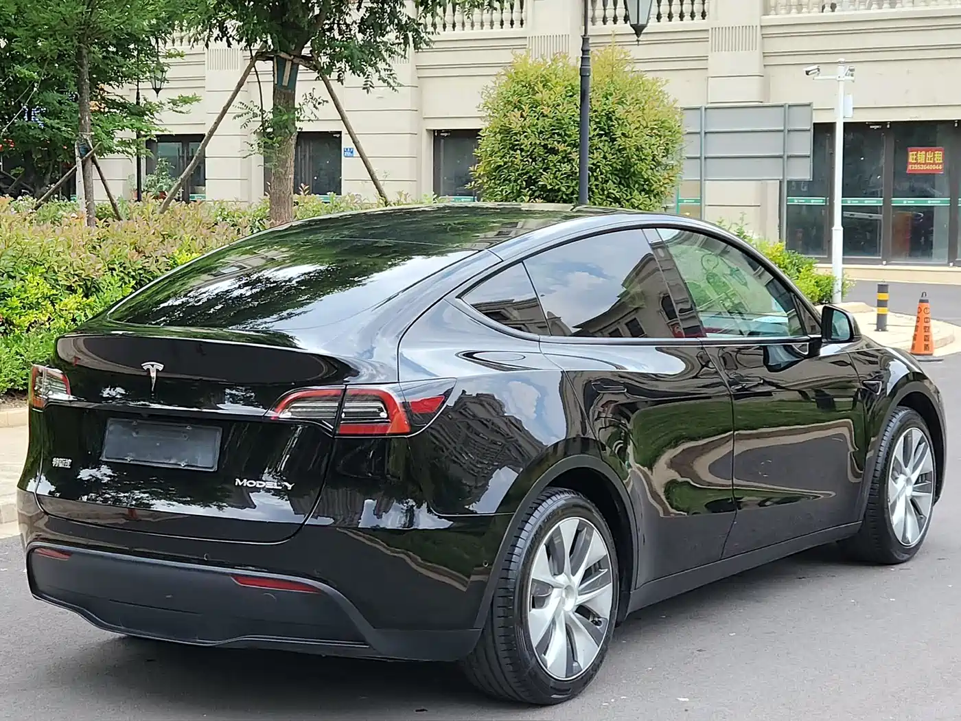Фото 9 - Tesla Model Y