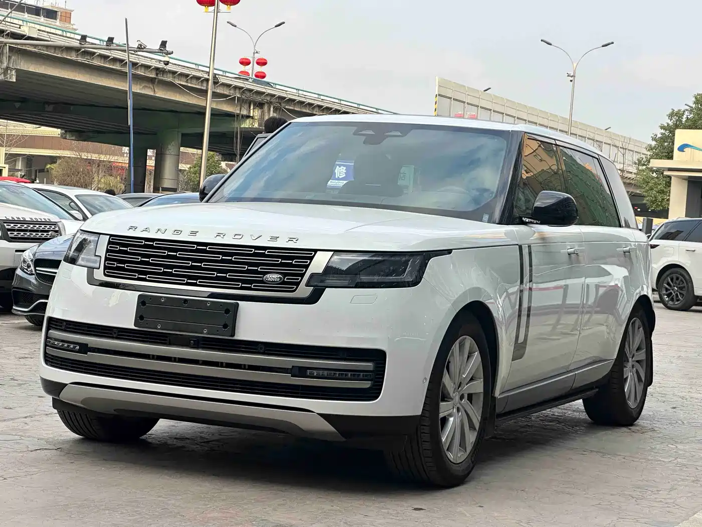 Land Rover Range Rover 2025 3.0 L6 400PS Flourishing Era Extended Wheelbase