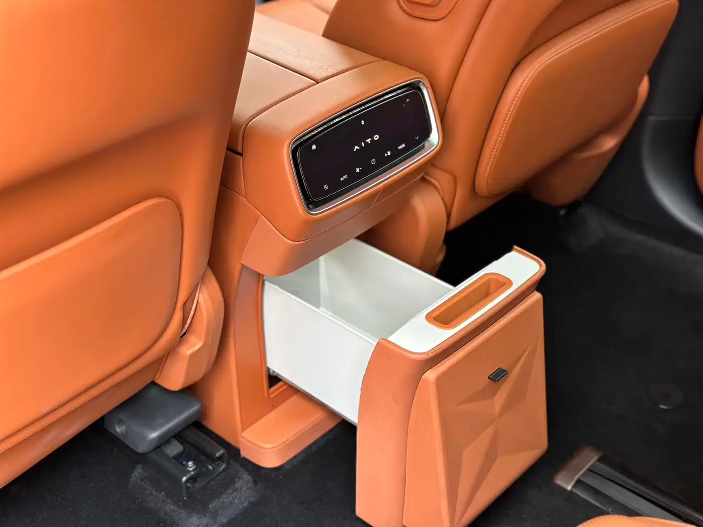 AITO Wenjie AITO M9 2024 Pure Electric Max Edition 100kWh 6-Seater фото 23