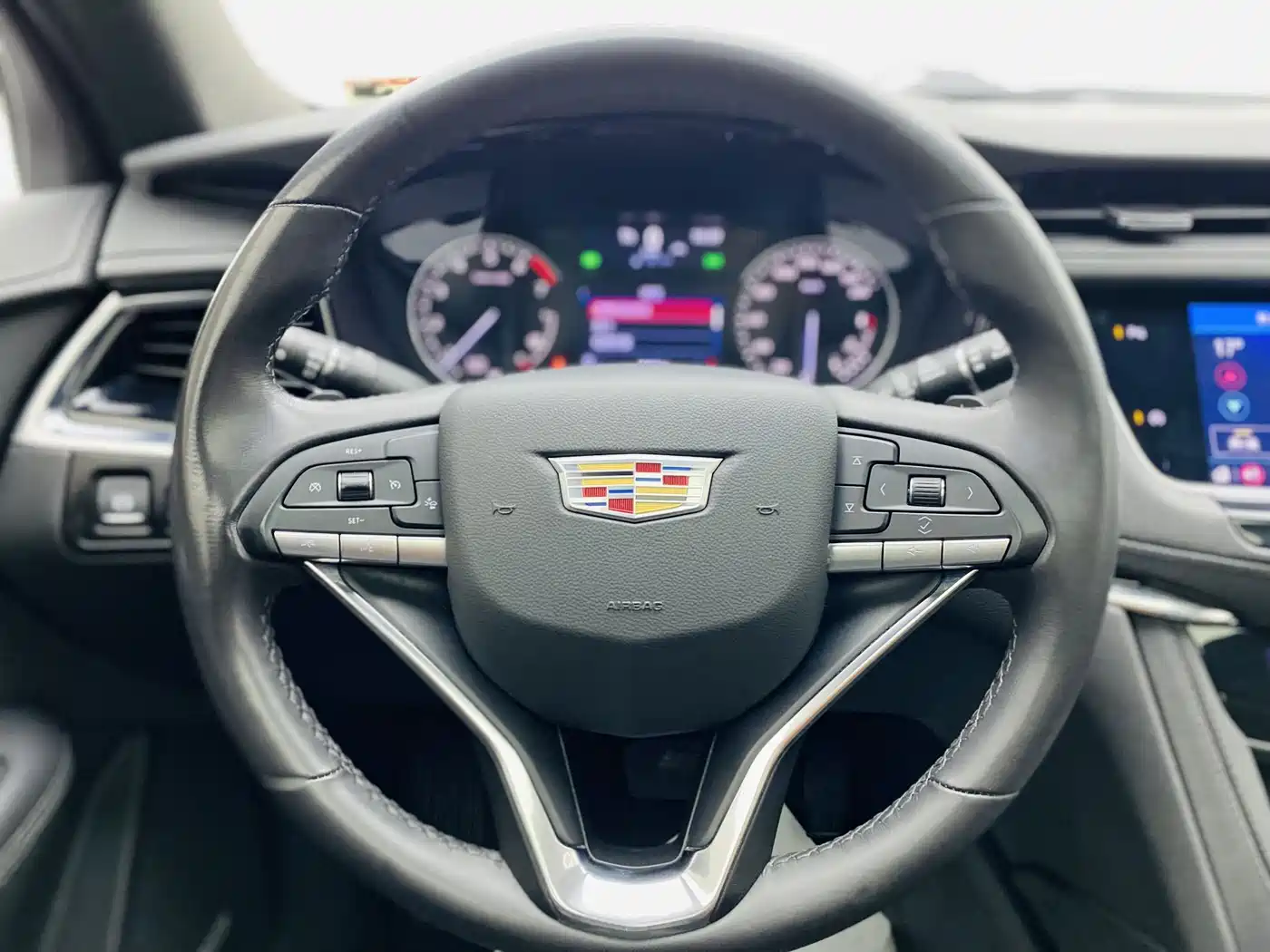 CADILLAC XT6