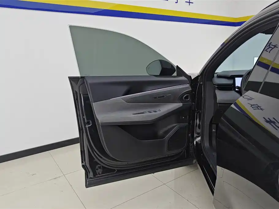 Lynk & Co 08 EM-P 2025 120km Long Range Pro фото 7