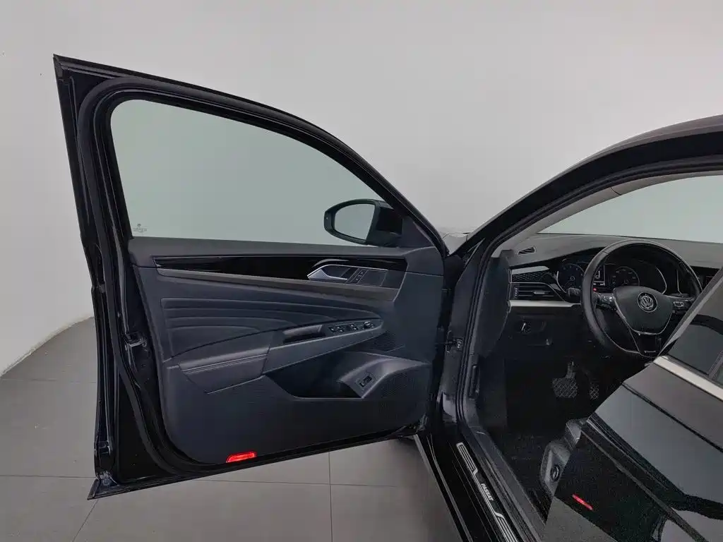 Фото 8 - Volkswagen Passat