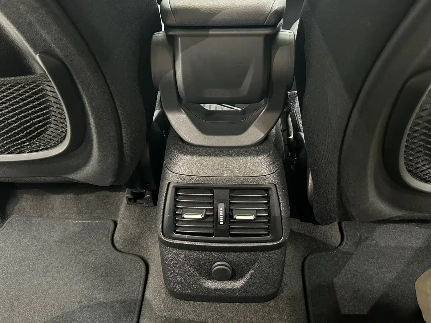 BMW 2 Series Touring 2016 218i Leading фото 14