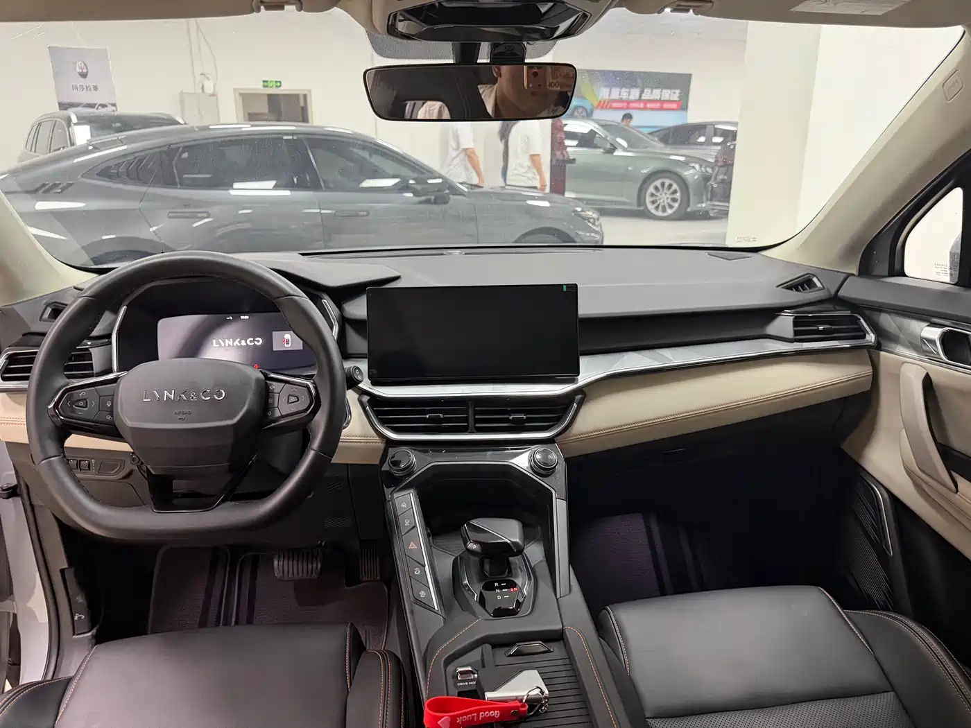Lynk & Co 06 EM-P 2023 1.5T Remix PHEV Pro фото 6