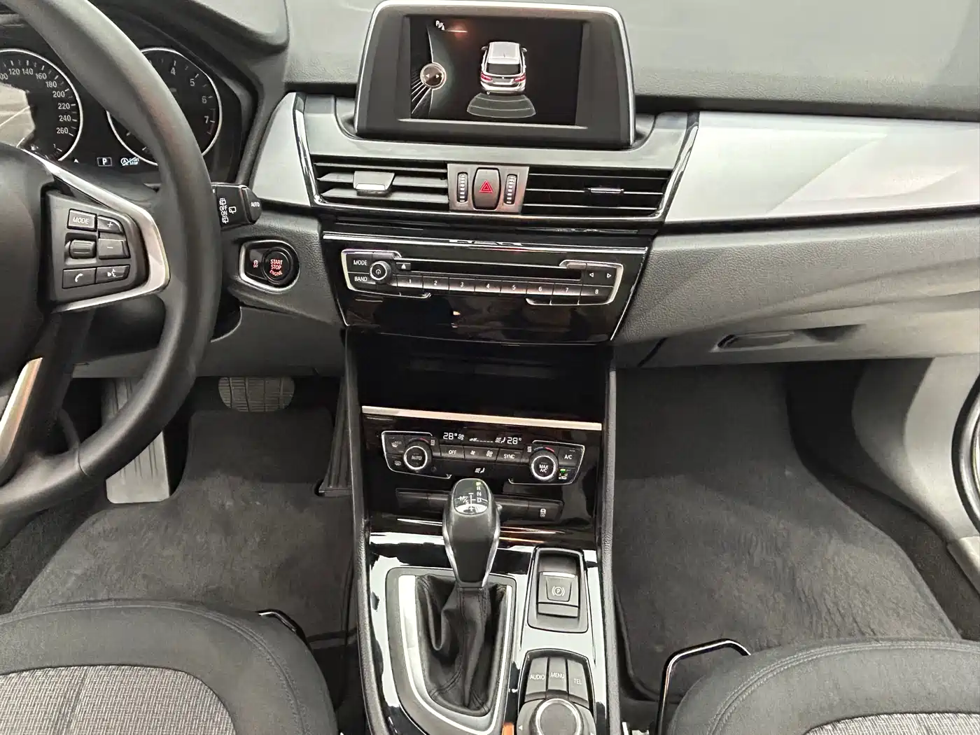 BMW 2 Series Touring 2016 218i Leading фото 12