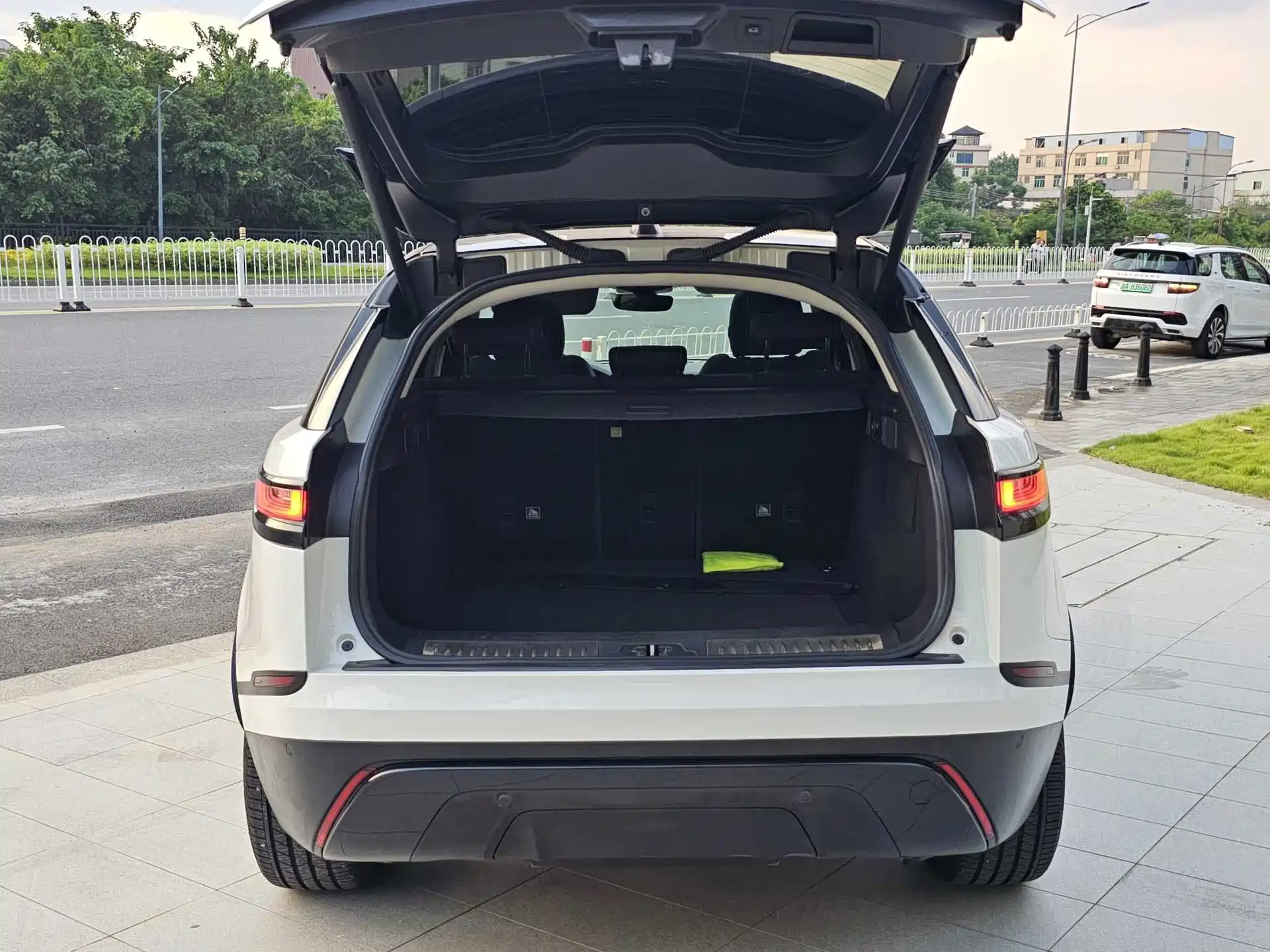 Фото 11 - Land Rover Range Rover Velar